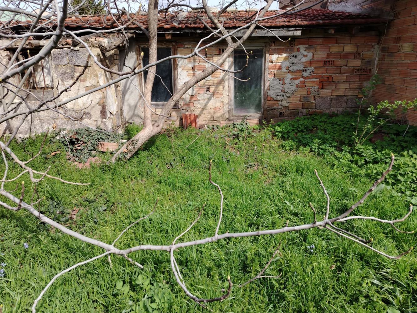 кв. ”Клуцохор” - продава къща с двор, ниската част - 0