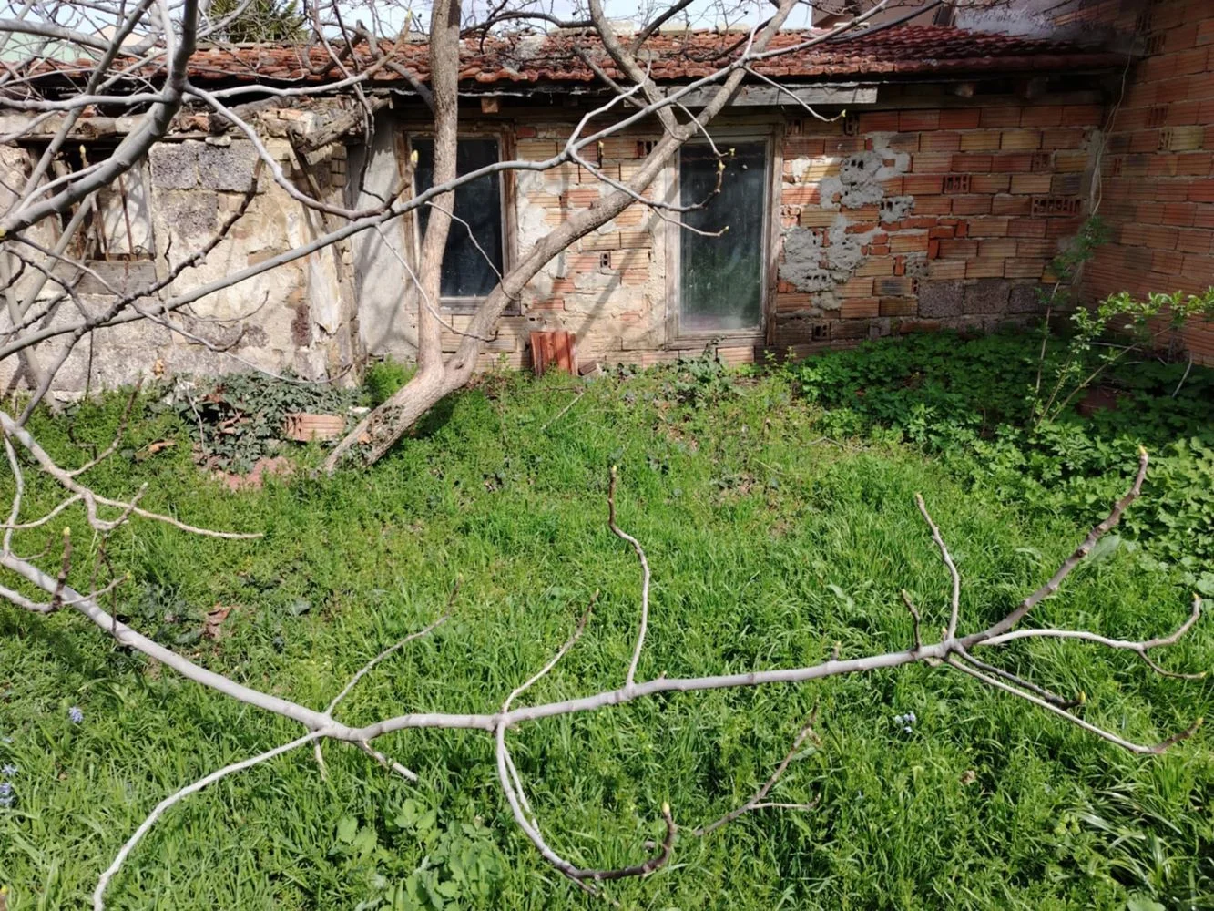 Quartal. "Klutsohor" - Haus mit Hof zu verkaufen, low-0 кв. ”Клуцохор” - продава къща с двор, ниската част - 0