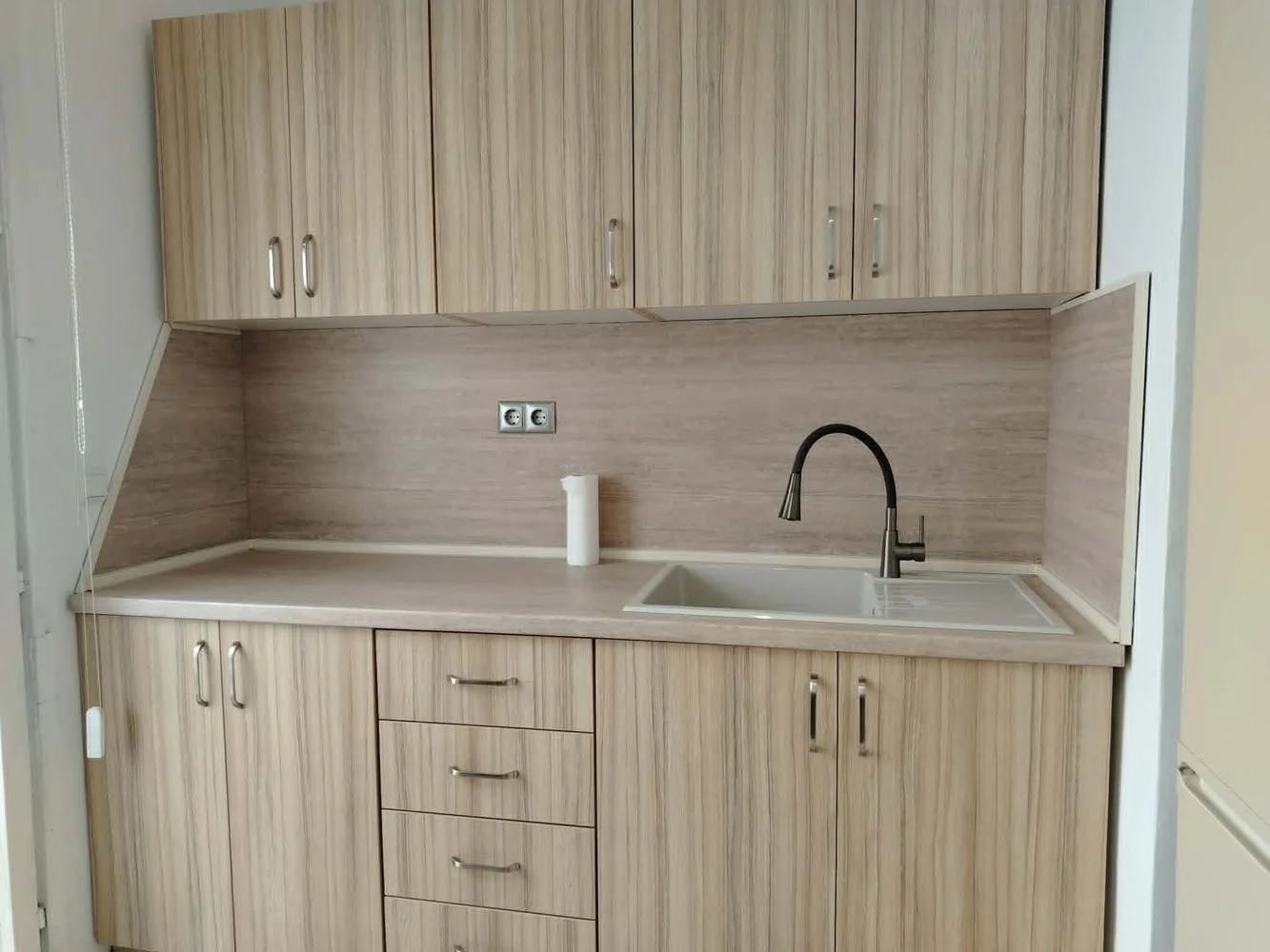 Zu verkaufen: Zweizimmer-Plattenbauwohnung mit Zentralheizung – Stadtteil Stoyan Zaimov-0 Продава се двустаен панелен апартамент с ТЕЦ - кв. Стоян Заимов - 0