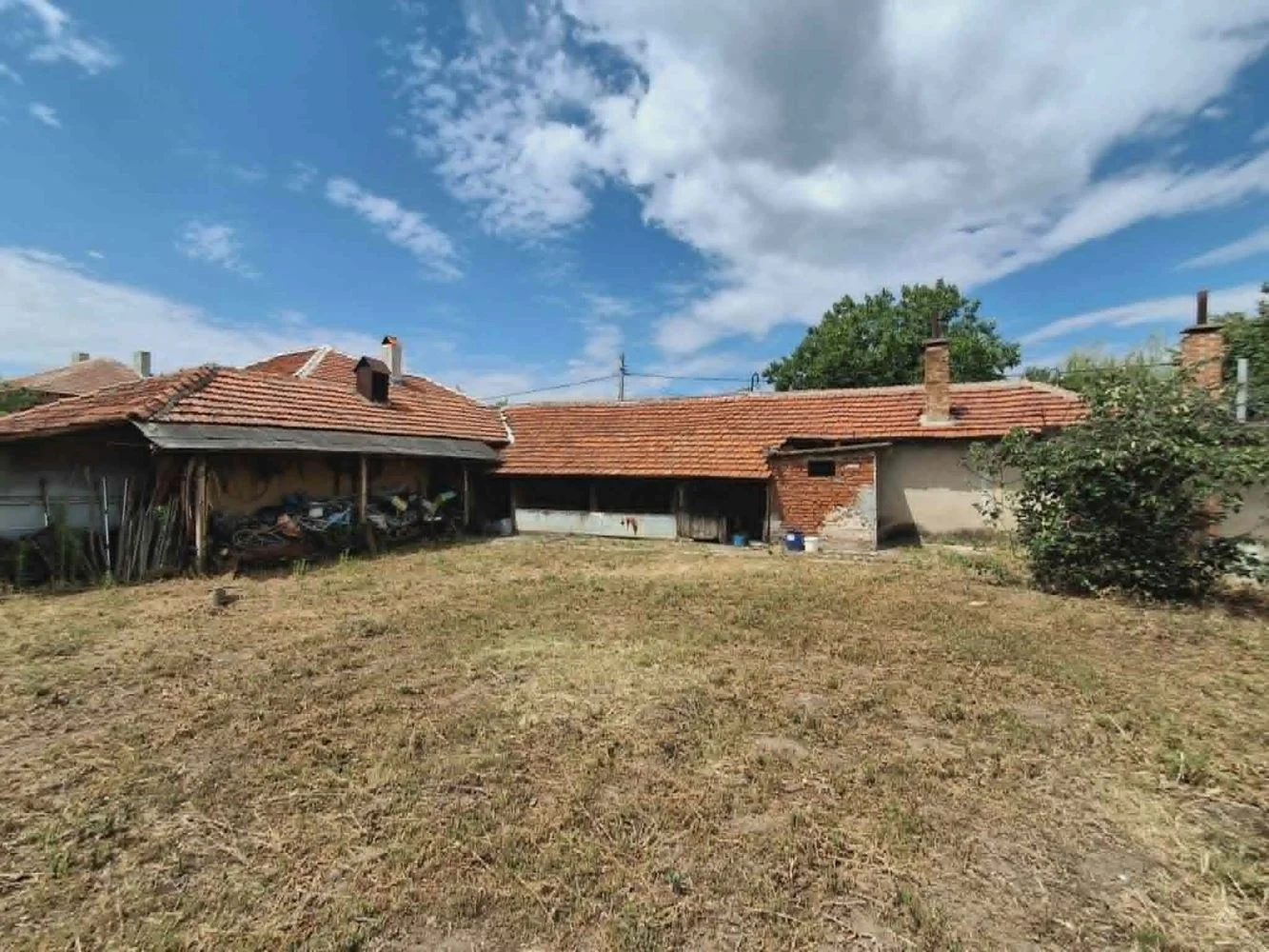 Dorf Kovachite, massives zweistöckiges Backsteinhaus, Grundstück 1800 m², Obstbäume, Garage, Sommerküche u. a. – 0 Dorf Kovachite, massives zweistöckiges Backsteinhaus, Grundstück 1800 m², Obstbäume, Garage, Sommerküche u. a. – 0