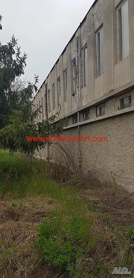 Kermen, Industriegrundstück mit einem 22.000 m² großen Hof und einem 7.000 m² großen Industriegebäude (Fabrik-0) Kermen, Industriegrundstück mit einem Grundstück von 22.000 m² und einem Industriegebäude von 7.000 m² (Fabrik) – 0