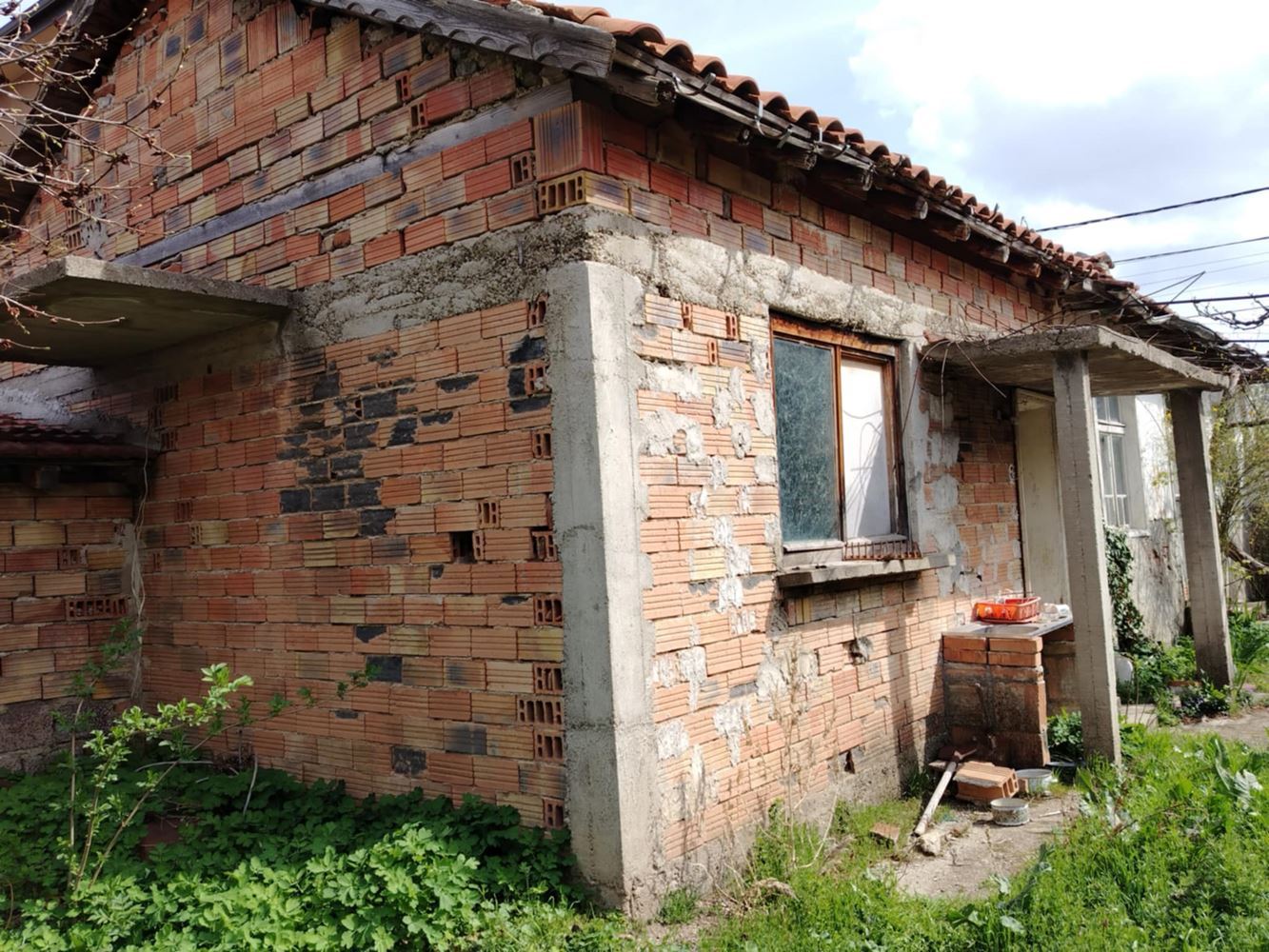 кв. ”Клуцохор” - продава къща с двор, ниската част - 0