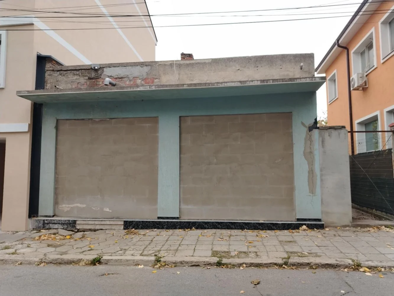 Grundstück mit Haus und Gewerbeobjekt im Stadtzentrum, in der Nähe des Hadschi-Dimitar-Platzes und der Hauptpost-0 Парцел с къща и търговски обект в ЦГЧ, до пл. Хаджи Димитър и Централна поща - 0