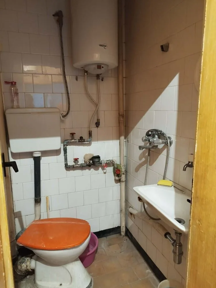 Zweiseitig, nach Süden ausgerichtet, Ziegelbau im 2. Stock, mit dazugehörigem Dachboden, Keller und Garage – 0 Zweiseitig, nach Süden ausgerichtet, Backsteinbau im 2. Stock, dazugehöriger Dachboden, Keller, Garage – 0