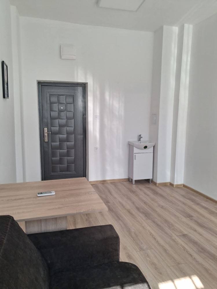 CCH'de ofis, büyük yenilemeden sonra, ofis binasında birinci kat-0 Офис в ЦГЧ , след основен ремонт, първи етаж в офис сграда - 0
