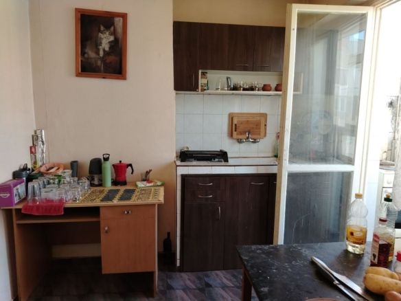 кв. Дружба, Двустаен апартамент, три отделни стаи, непоследен етаж - 0