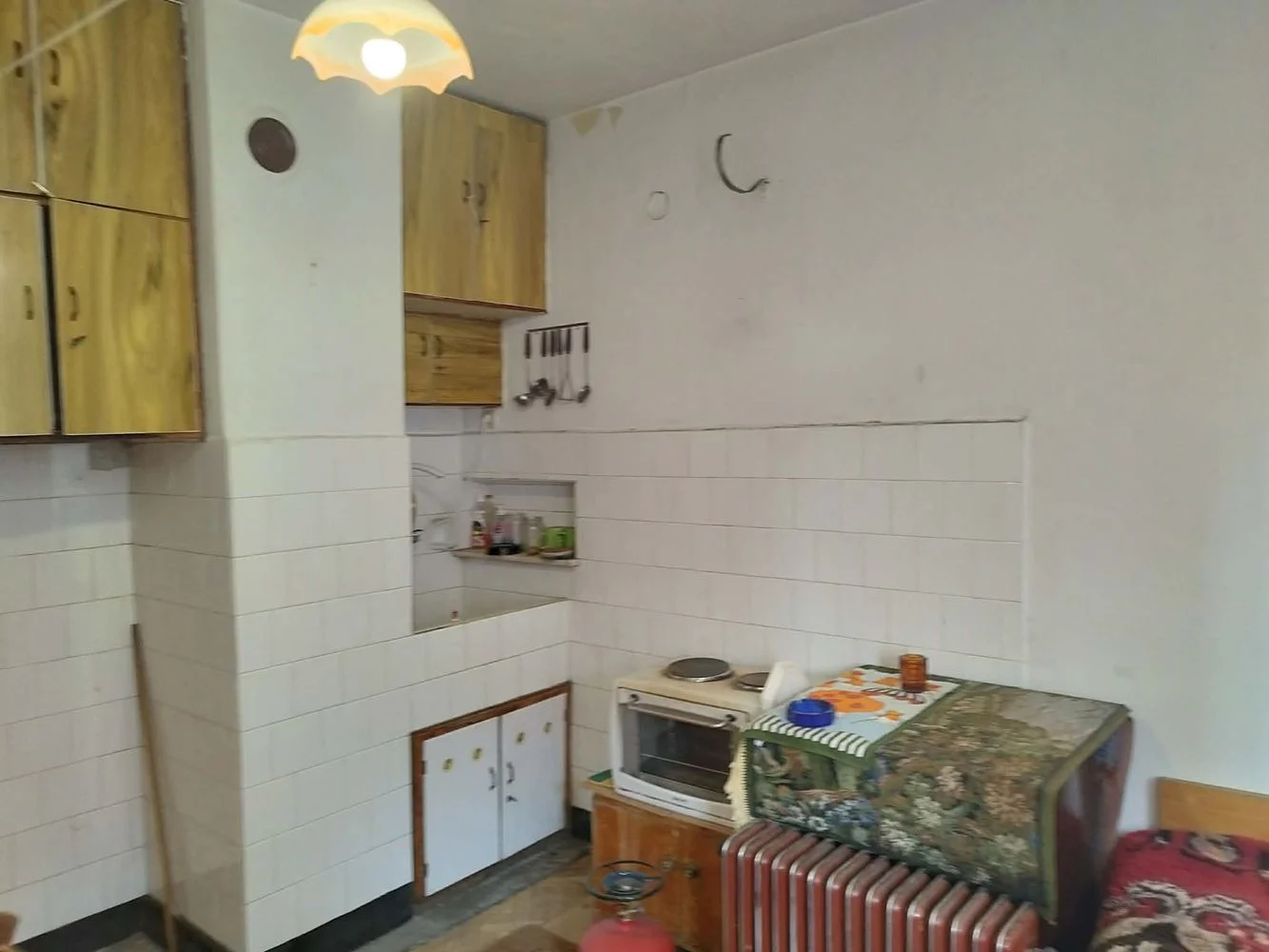 Zweiseitig, nach Süden ausgerichtet, Ziegelbau im 2. Stock, mit dazugehörigem Dachboden, Keller und Garage – 0 Zweiseitig, nach Süden ausgerichtet, Backsteinbau im 2. Stock, dazugehöriger Dachboden, Keller, Garage – 0