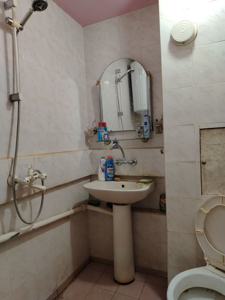 кв. Дружба, Двустаен апартамент, три отделни стаи, непоследен етаж - 0
