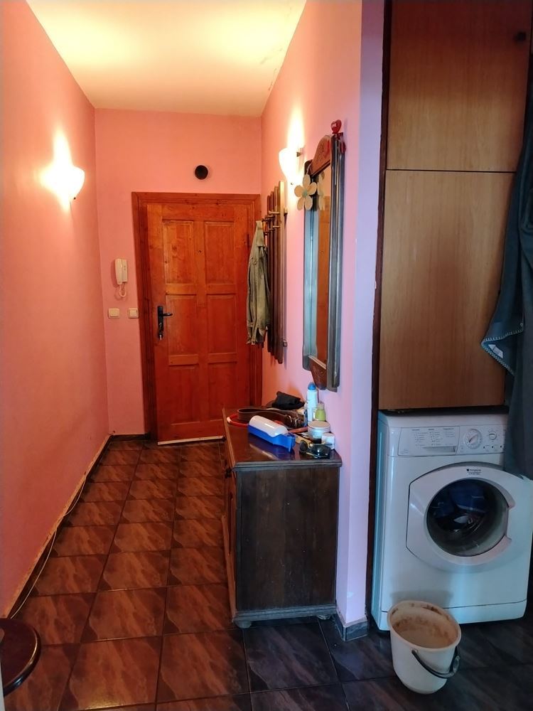 кв. Дружба, Двустаен апартамент, три отделни стаи, непоследен етаж - 0