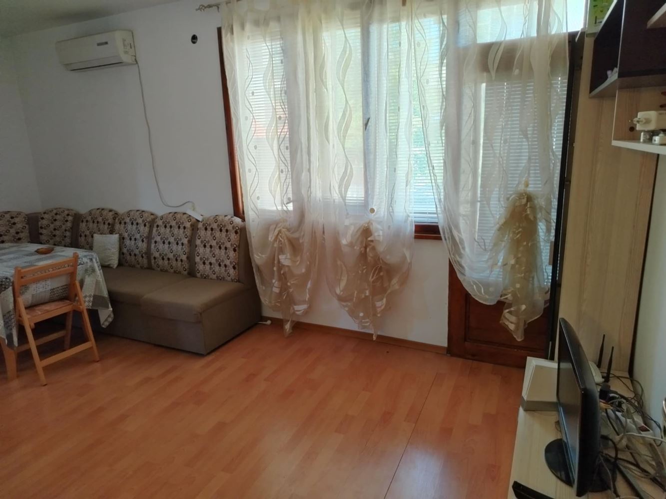 кв. ”НОВО СЕЛО” - продава триетажна къща, масивна, плоча, подходяща за 2 и повече семейства - 0