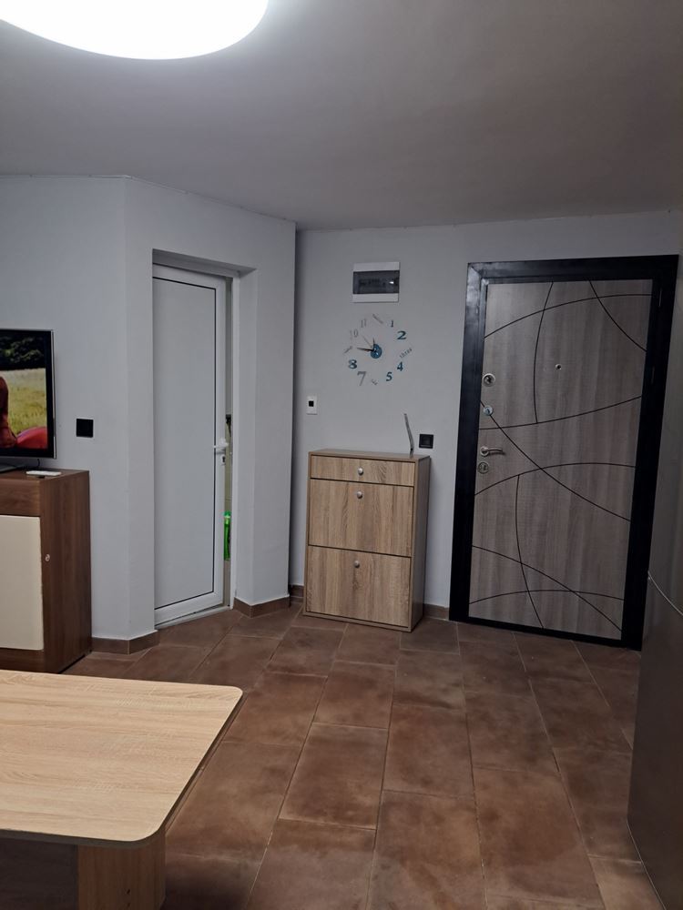 Stadtzentrum, Zweizimmerwohnung zu vermieten – 0 Център, двустаен апартамент под наем - 0