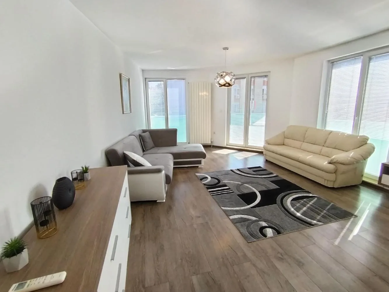 Luxuriöse Zwei-Zimmer-Wohnung zur Miete im TOP-Zentrum von Sliven - das beste Angebot auf dem Markt-0 Luxuriöse 3-Zimmer-Wohnung zur Miete im absoluten Zentrum von Sliven – das beste Angebot auf dem Markt – 0