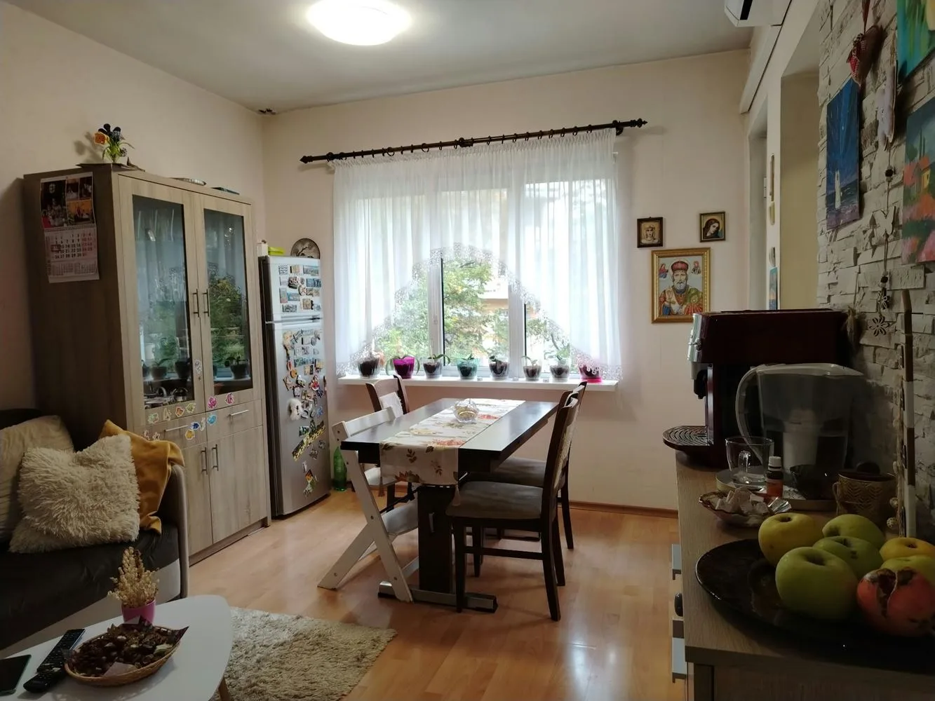 Zentrum-Hauptstraße Largo, ein Schlafzimmer Wohnung, in zwei Schlafzimmer umgewandelt, nach der Renovierung, möbliert-0 Zentrum – Hauptstraße Largo, Zweizimmerwohnung, zu einer Dreizimmerwohnung umgebaut, renoviert, möbliert – 0