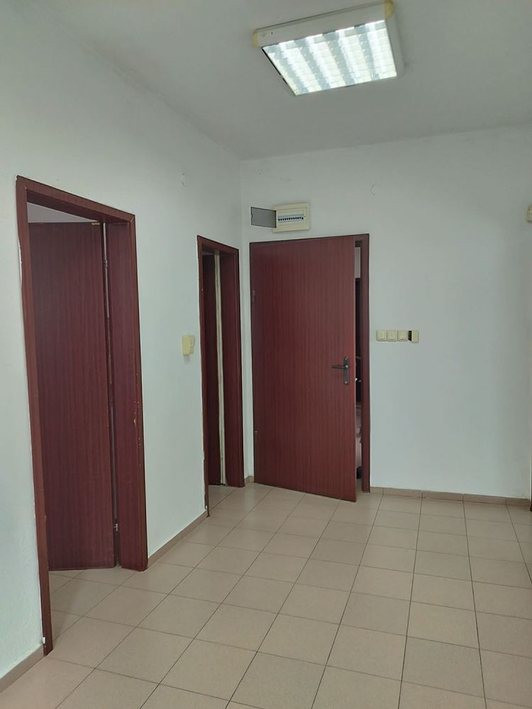 Zentrum, Büro zur Miete, 50 qm, unmöbliert-0 Център, Офис под наем, 50 кв.м, необзаведен - 0