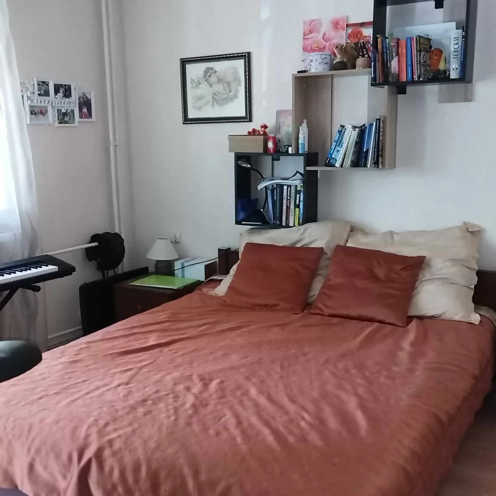 Zentrum-Hauptstraße Largo, ein Schlafzimmer Wohnung, in zwei Schlafzimmer umgewandelt, nach der Renovierung, möbliert-0 Zentrum – Hauptstraße Largo, Zweizimmerwohnung, zu einer Dreizimmerwohnung umgebaut, renoviert, möbliert – 0