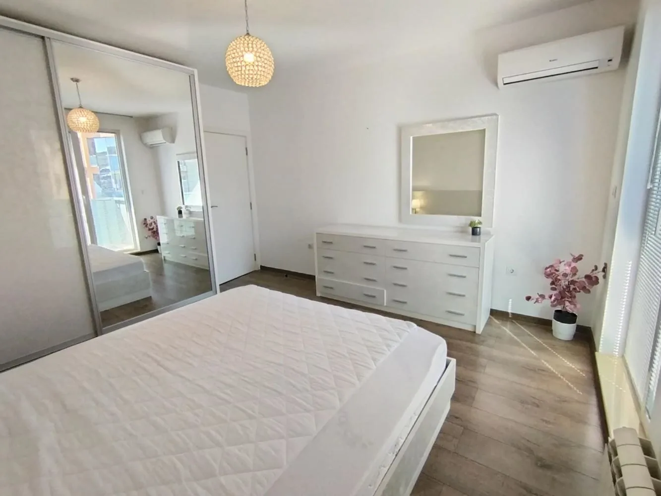 Luxuriöse Zwei-Zimmer-Wohnung zur Miete im TOP-Zentrum von Sliven - das beste Angebot auf dem Markt-0 Luxuriöse 3-Zimmer-Wohnung zur Miete im absoluten Zentrum von Sliven – das beste Angebot auf dem Markt – 0