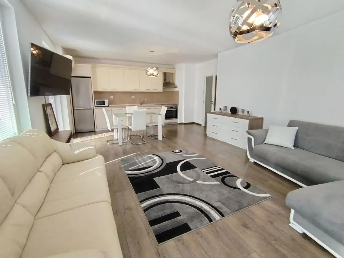 Luxuriöse Zwei-Zimmer-Wohnung zur Miete im TOP-Zentrum von Sliven - das beste Angebot auf dem Markt-0 Luxuriöse 3-Zimmer-Wohnung zur Miete im absoluten Zentrum von Sliven – das beste Angebot auf dem Markt – 0