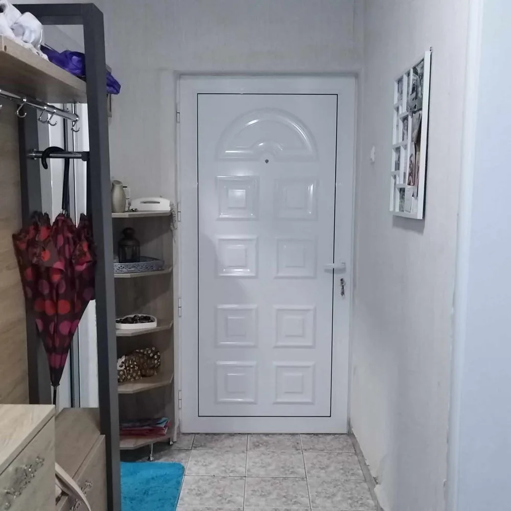 Zentrum-Hauptstraße Largo, ein Schlafzimmer Wohnung, in zwei Schlafzimmer umgewandelt, nach der Renovierung, möbliert-0 Zentrum – Hauptstraße Largo, Zweizimmerwohnung, zu einer Dreizimmerwohnung umgebaut, renoviert, möbliert – 0