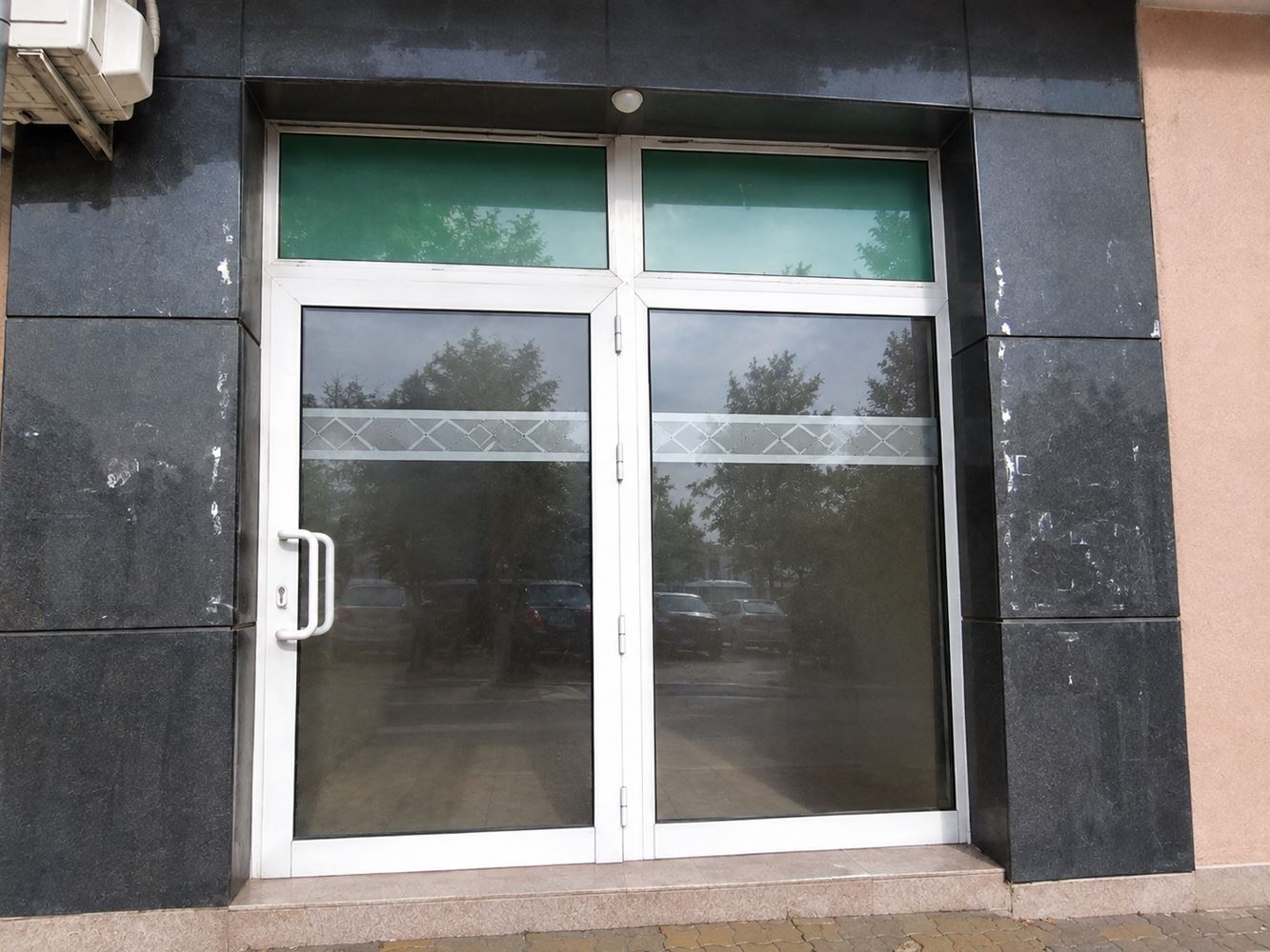 Търговско помещение под наем на Двата Аслана - 54 кв.м, партер - 0