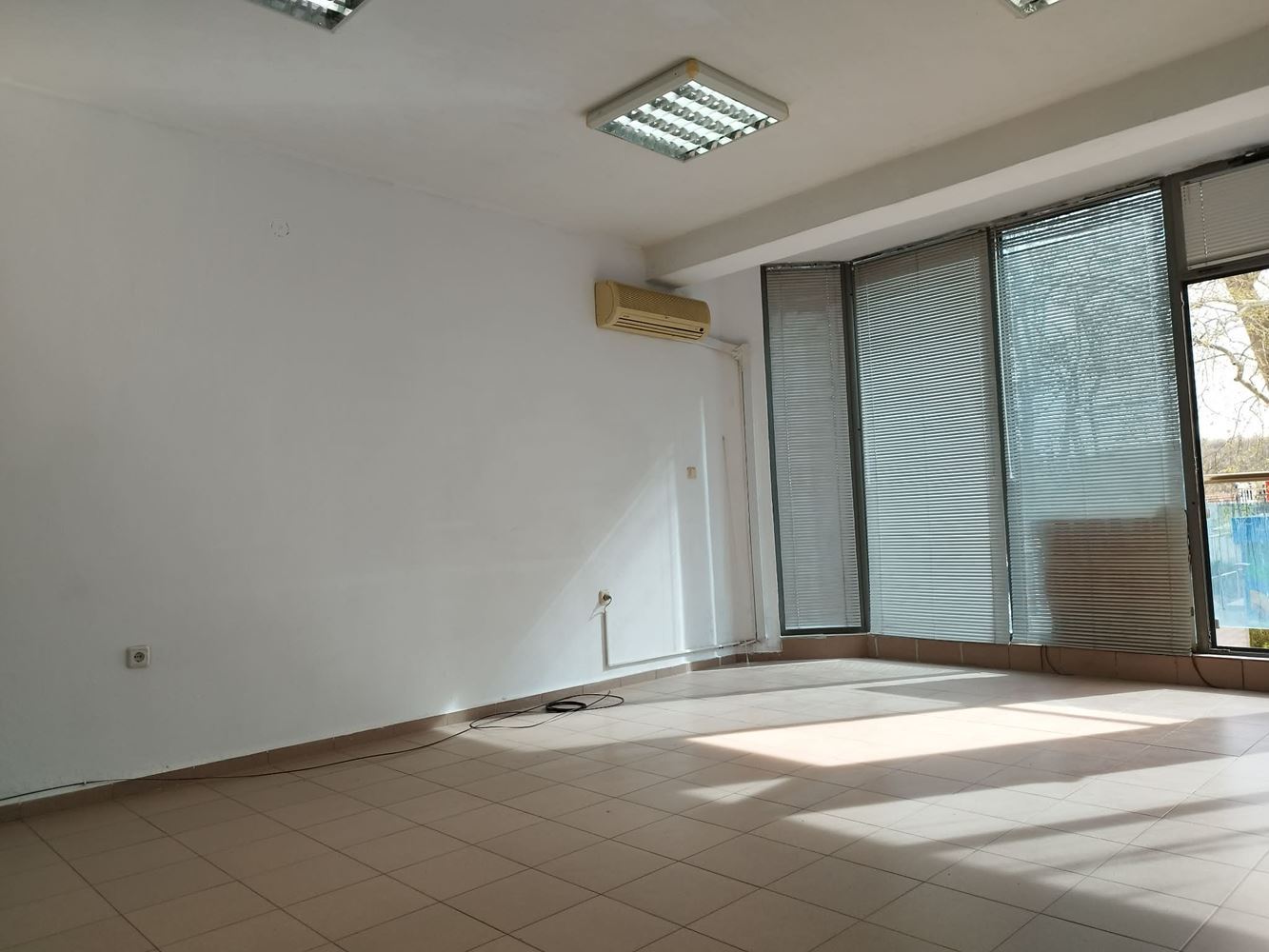 Zentrum, Büro zur Miete, 50 qm, unmöbliert-0 Център, Офис под наем, 50 кв.м, необзаведен - 0