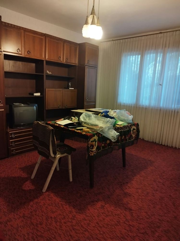 Етаж от къща на атрактивно място и 1/3 ид.част от двор-0 Етаж от къща на атрактивно място и 1/3 ид.част от двор - 0