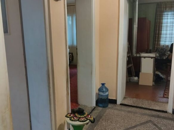 Етаж от къща на атрактивно място и 1/3 ид.част от двор - 0