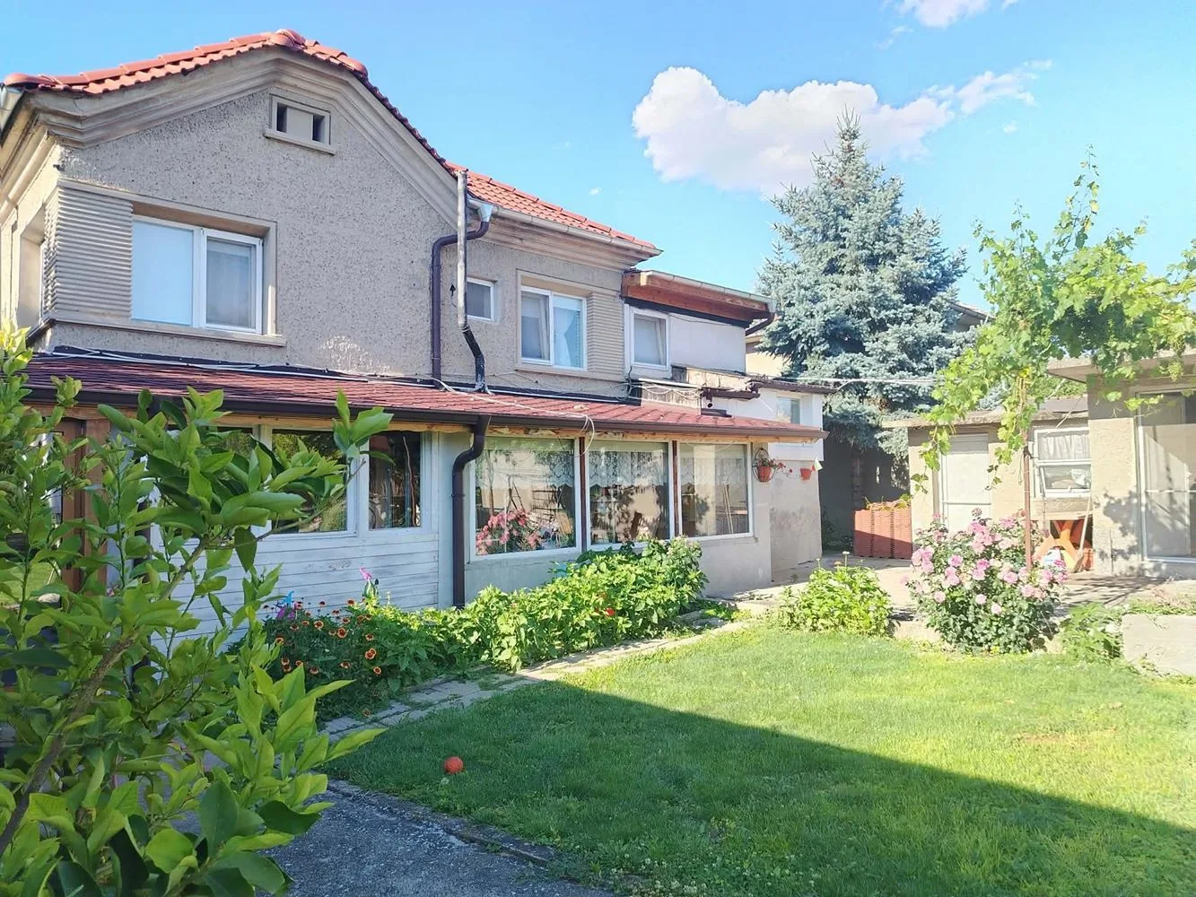 Zu verkaufen: Ein möbliertes zweistöckiges Haus im Dorf Kovachite mit einem großzügigen Grundstück von 1.500 m² – 0 Zu verkaufen: Ein möbliertes zweistöckiges Haus im Dorf Kovachite mit einem großzügigen Grundstück von 1.500 m² – 0