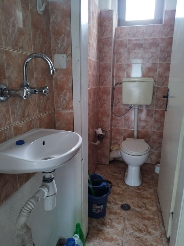Zentrum, Büro zur Miete, 50 qm, unmöbliert-0 Център, Офис под наем, 50 кв.м, необзаведен - 0