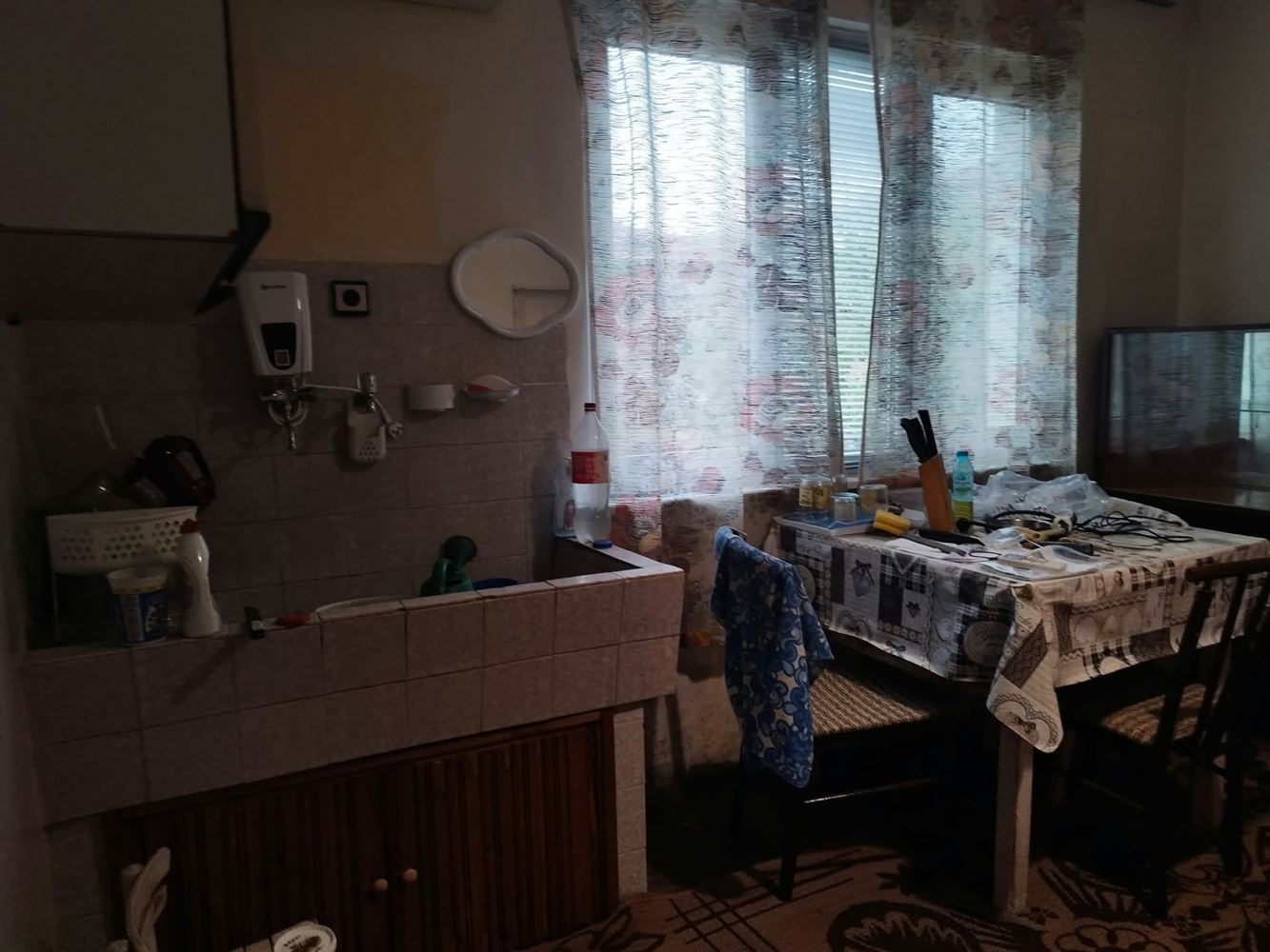 Етаж от къща на атрактивно място и 1/3 ид.част от двор-0 Етаж от къща на атрактивно място и 1/3 ид.част от двор - 0