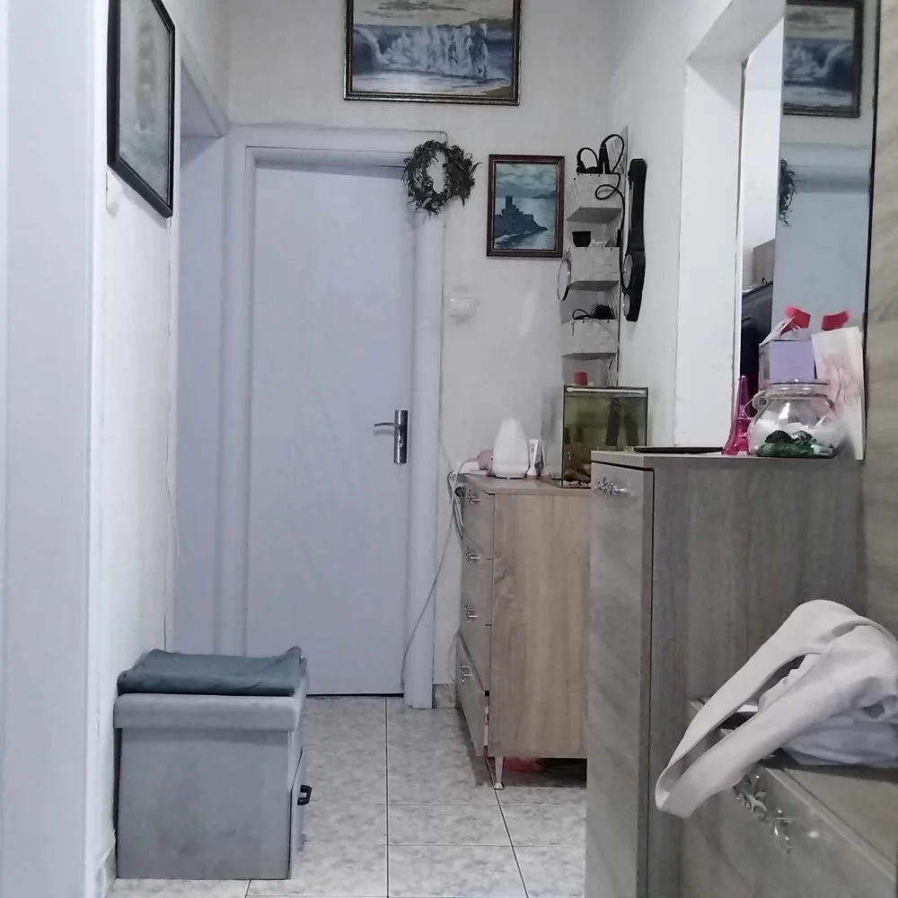 Zentrum-Hauptstraße Largo, ein Schlafzimmer Wohnung, in zwei Schlafzimmer umgewandelt, nach der Renovierung, möbliert-0 Zentrum – Hauptstraße Largo, Zweizimmerwohnung, zu einer Dreizimmerwohnung umgebaut, renoviert, möbliert – 0