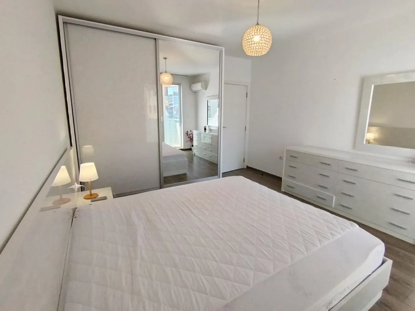Luxuriöse Zwei-Zimmer-Wohnung zur Miete im TOP-Zentrum von Sliven - das beste Angebot auf dem Markt-0 Luxuriöse 3-Zimmer-Wohnung zur Miete im absoluten Zentrum von Sliven – das beste Angebot auf dem Markt – 0