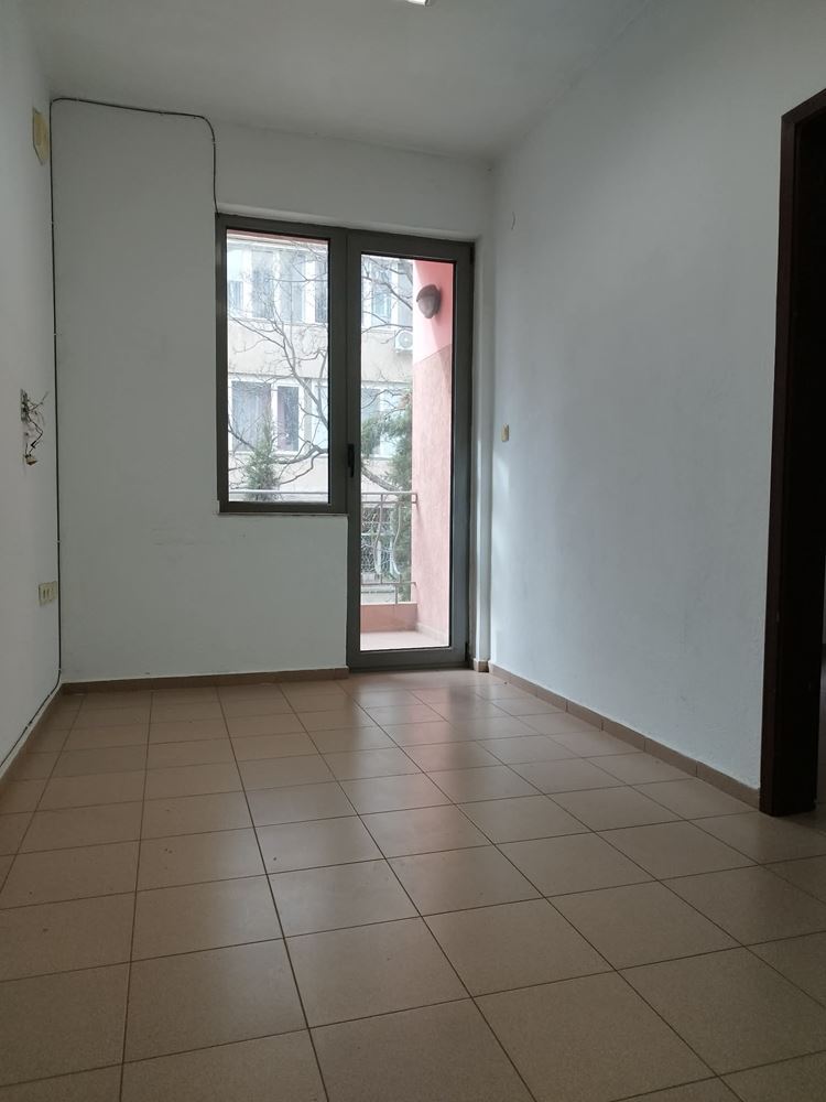Zentrum, Büro zur Miete, 50 qm, unmöbliert-0 Център, Офис под наем, 50 кв.м, необзаведен - 0