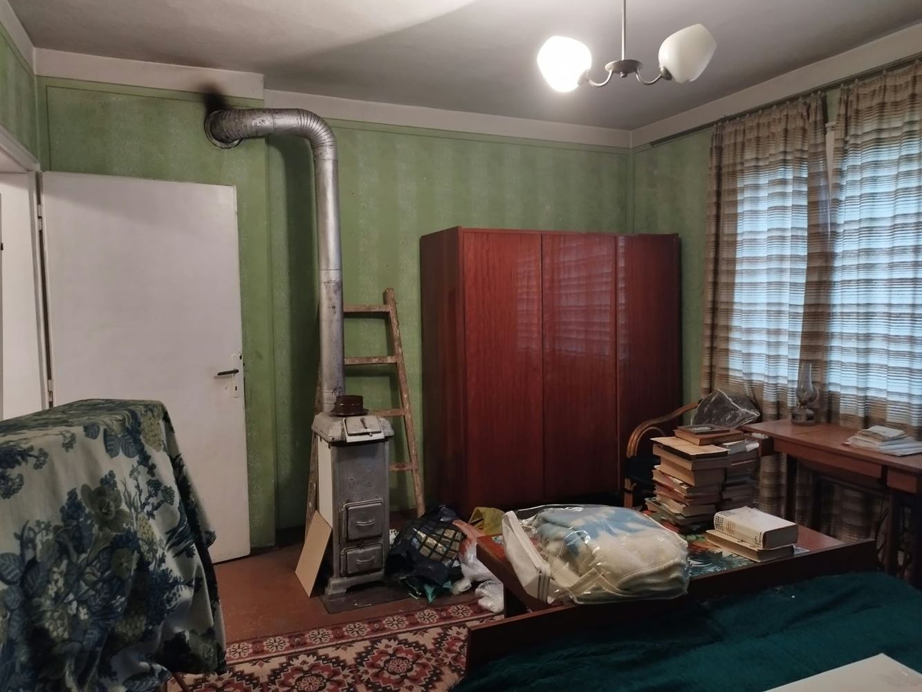 Етаж от къща на атрактивно място и 1/3 ид.част от двор-0 Етаж от къща на атрактивно място и 1/3 ид.част от двор - 0