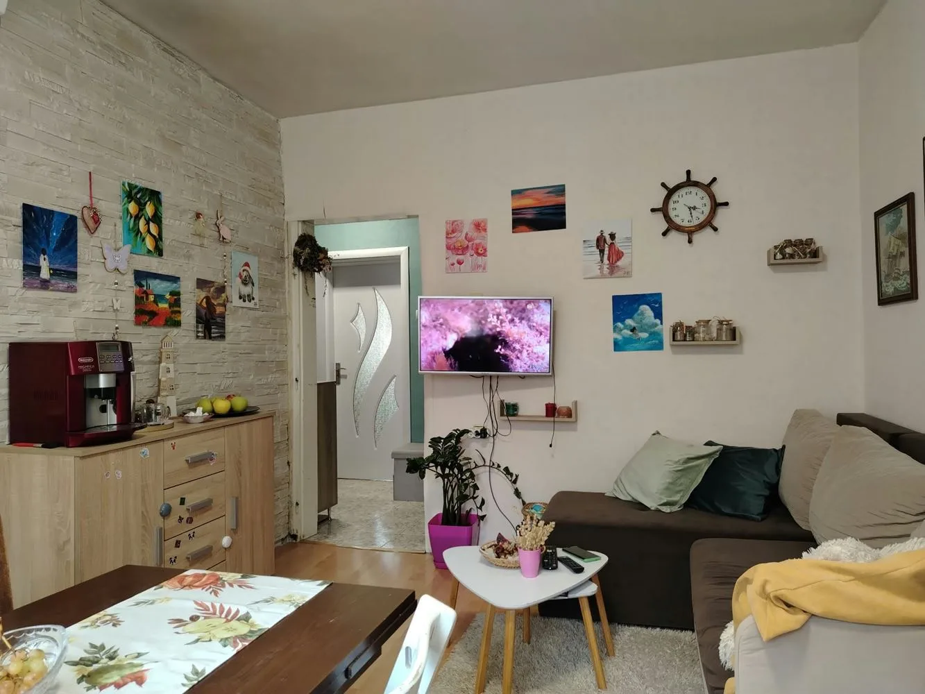 Zentrum-Hauptstraße Largo, ein Schlafzimmer Wohnung, in zwei Schlafzimmer umgewandelt, nach der Renovierung, möbliert-0 Zentrum – Hauptstraße Largo, Zweizimmerwohnung, zu einer Dreizimmerwohnung umgebaut, renoviert, möbliert – 0