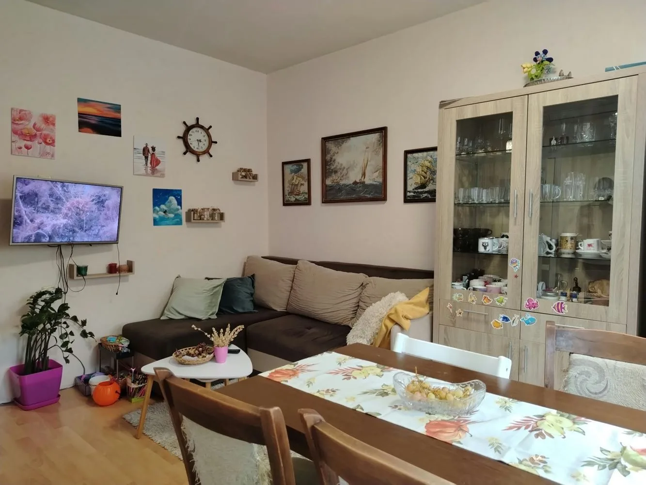 Zentrum-Hauptstraße Largo, ein Schlafzimmer Wohnung, in zwei Schlafzimmer umgewandelt, nach der Renovierung, möbliert-0 Zentrum – Hauptstraße Largo, Zweizimmerwohnung, zu einer Dreizimmerwohnung umgebaut, renoviert, möbliert – 0