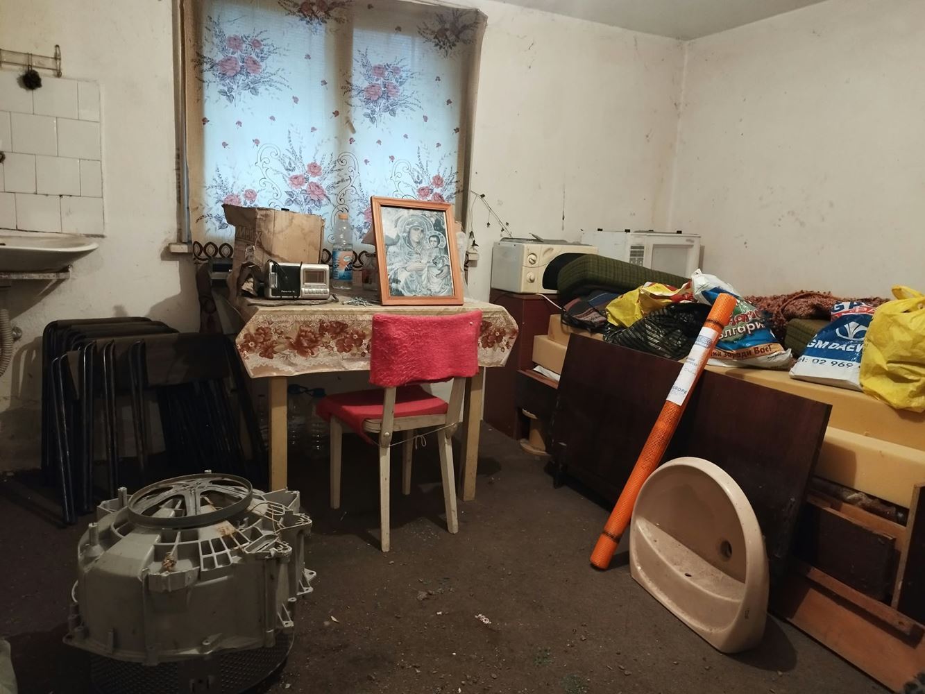 Етаж от къща на атрактивно място и 1/3 ид.част от двор-0 Етаж от къща на атрактивно място и 1/3 ид.част от двор - 0