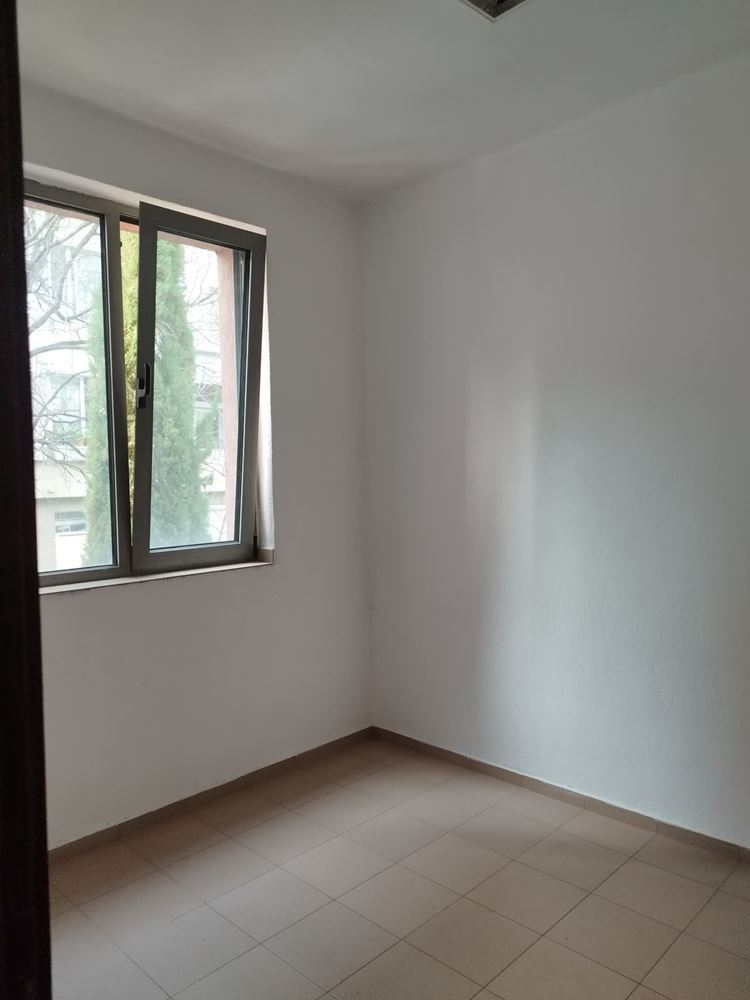 Zentrum, Büro zur Miete, 50 qm, unmöbliert-0 Център, Офис под наем, 50 кв.м, необзаведен - 0