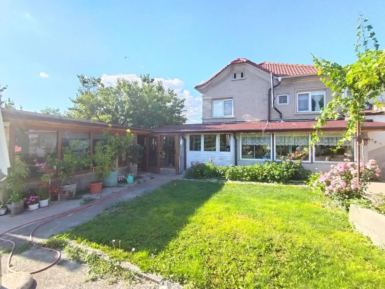 Zu verkaufen: Ein möbliertes zweistöckiges Haus im Dorf Kovachite mit einem großzügigen Grundstück von 1.500 m² – 0 Zu verkaufen: Ein möbliertes zweistöckiges Haus im Dorf Kovachite mit einem großzügigen Grundstück von 1.500 m² – 0